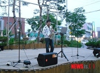 공연장 변신한 진천읍사무소 광장