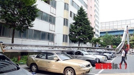 고가 사다리 아파트 주차장 덮쳐