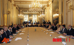 올랑드, 첫 내각회의 주재