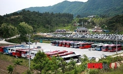 괴산 산막이옛길 주말 인산인해