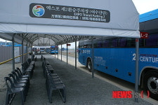 휑한 엑스포 환승주차장 승장장