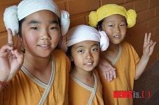 전교생이 함께 목욕하며 우정을 쌓아요