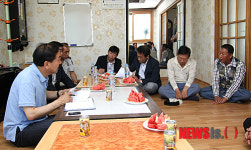 주민들 애로사항 청취하는 이재오 의원