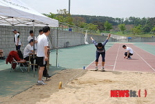 더 멀리