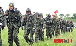 특전사 고공강하교육 100기 배출!