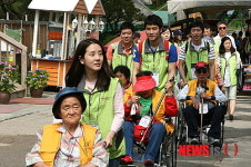 동물원 찾은 장애우들의 즐거운 나들이