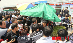 상록수역 노점상인들과 구청 관계자들 충돌