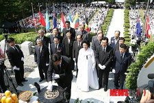춘천시 제57회 현충일 추념식 분향