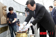 정몽준 의원 연평도 평화추모공원 방문