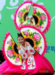 깜찍한 부채춤 추는 국립국악단 무용단