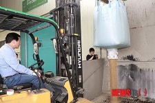 정몽준 전 대표, 철원 미곡종합처리장 찾아 지게차 운전