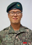 헌혈로 이웃사랑 실천하는 신동옥 중사