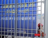 엄마! 경기장 들어가고 싶어요!