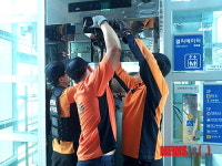 천안쌍용역 엘리베이터 승객구조하는 119구조대원들