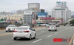 출근길 한산한 동대구옆 앞 도로