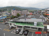 고성군청사에 설치 중인 태양광발전설비