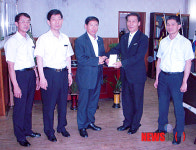 밀양소방서, 화재 피해 동료에 훈훈한 성금전달