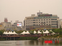 서산호수공원 대형의류 할인매장 등 불법시설물 난립