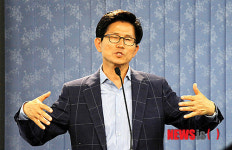 통일은 새로운 성장동력 이야기하는김문수