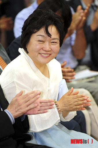 박수치는 인재근 의원