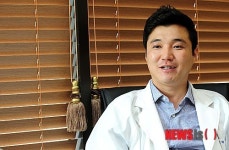 뉴시스와 인터뷰 갖는 강민범 성형외과 전문의