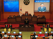 서울시의회 후반기 의장된 김명수 민주통합당 의원