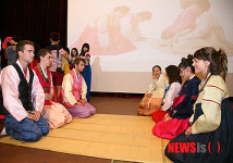한국 전통 예절 어렵지 않아요!