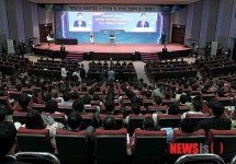 건설인 격려하는 이명박 대통령