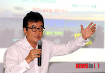 상장기업의 지배구조 실태 강연하는 이원일 대표
