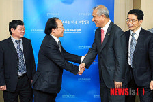 인사 나누는 한국-베트남 문화부 장관