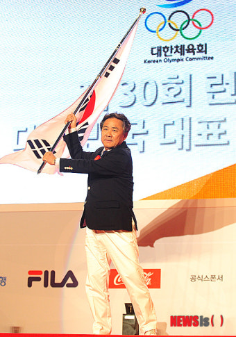 단기 수여 받은 이기흥 선수단장