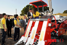 마니싸 지역 빈곤 퇴치 사업 현장 찾은 김황식 총리