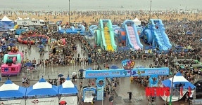 관광객 가득 메운 머드광장