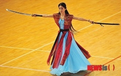 단아한 여검객의 검무