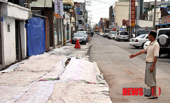 주택 바로 앞서 진행되고 있는 공사
