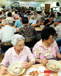 삼계탕 대접하는 새마을 부녀회