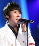 [종합]가수 조관우, 지인 휘두른 흉기에 찔려 중상