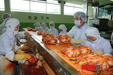 덕화염업식품 | 염태영 수원시장 김치공장서 현장체험