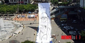 부산역 광장에 등장한 초대형 달마도