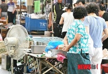 반찬도 사고 더위도 식히고