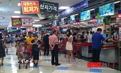 연일 폭염에 대형마트 호황