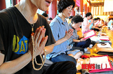 수능 앞둔 자녀 위한 합장