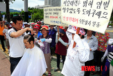 삭발식하는 안양 현대코아 피해조합원들