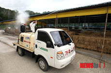 축사 지붕 식히는 기동반