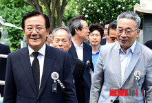 추모식 참석하는 박준영 후보