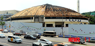 리모델링 공사 진행중인 장충체육관