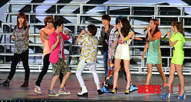 슈퍼주니어와 에프엑스의 합동무대