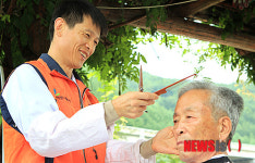 리조트 직원, 3년째 사랑의 가위손 봉사