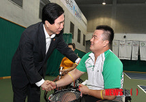 고흥길 특임장관,  패럴림픽 테니스 대표팀 격려