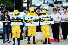 동물사랑실천협회 PETA 돌발 퍼포먼스